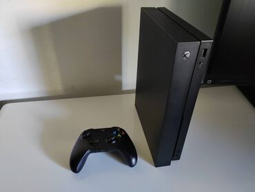 konzole xbox 360: XBOX One X 1Tb Prodajem Xbox One X konzolu, polovna, vrlo malo