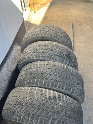 Шины: Шины 225 / 55 / R 17, Зимняя шипованная, Б/у, Комплект, Легковые, Michelin