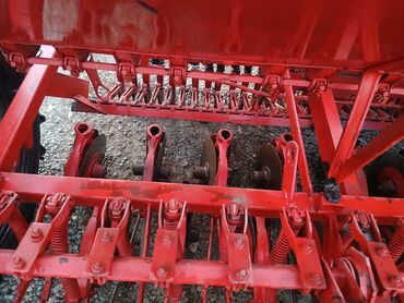 Зерновые сеялки: Продаю сеялку зерновая травяная с сашниками для клевера 46 рядков — 4