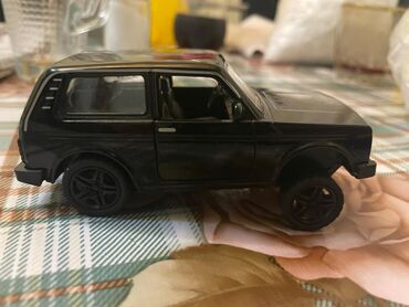 VAZ (LADA): Model maşın – Lada Niva (oyuncaq/kolleksiya) - Korpus rəngi: qara -