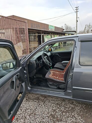 Volkswagen: Volkswagen Vento: 1995 г., 1.8 л, Механика, Бензин, Седан — 7