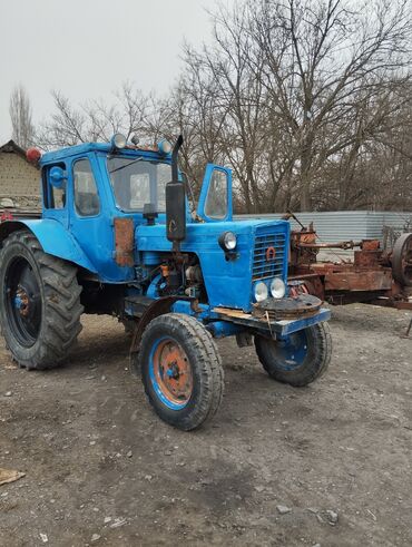 Traktorlar: Traktor 1976 il, motor 2.8 l, İşlənmiş