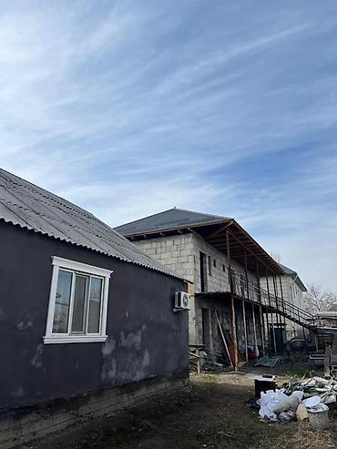 Продажа коттеджей и домов: 🏡 Продается участок с 2 домами 📍Район: ж/м Бакай-Ата 🌳 Участок: 5 — 12