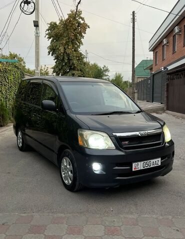 авто лизинг рассрочка: Минивэн Toyota Noah черного цвета, предназначенный для перевозки