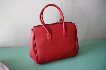 Классические сумки: Новая красная сумочка Размеры: ширина 27 см, высота 24см (с ручками — 9