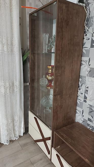 Dolab vitrinləri: Şüşəli dolab vitrini, İşlənmiş, Ünvandan götürmə — 3