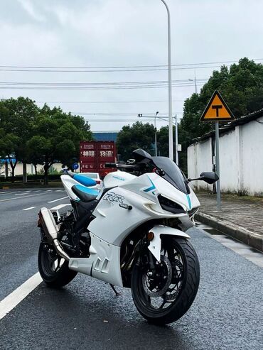 Мотоциклы: Спортбайк BMW, 250 куб. см, Бензин, Взрослый, Новый, В рассрочку — 25