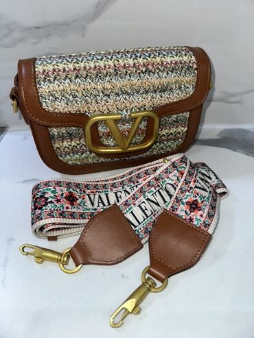 колье золото: Классикалык сумка, Valentino, Материалы: Айкалыштырылган материал, Магнит илмектер, Аялдарга, Жаңы