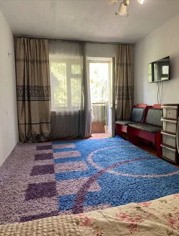 продаю квартиру ошский рынок: 2 бөлмө, 42 кв. м, Жеке план, 3 кабат, Эски ремонт