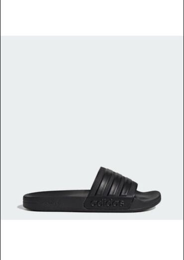 Krasofkalar və idman ayaqqabıları: Orijinal Adidas qara rəngli slayd (terlik) - Minimalist dizayn
