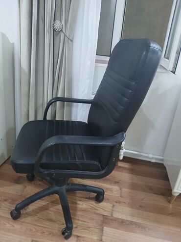 Ütüləmə lövhələri: İşlənmiş, Təkərli, Qolları tənzimlənmir, Dəri