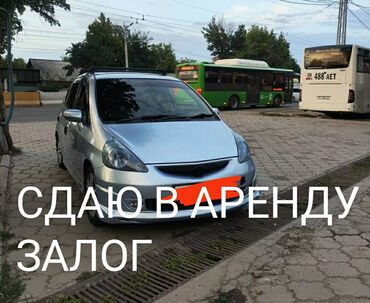 Honda: Сдаю в аренду,Хонда фит 2005 г 1000 сом день 15000 залог,паспорт