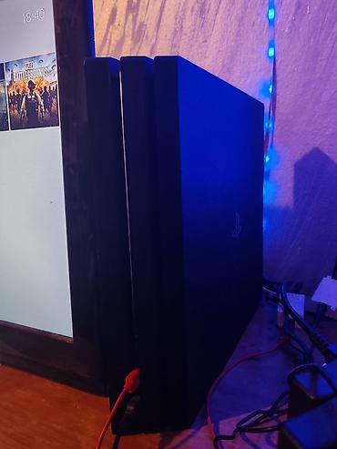 PS4 (Sony Playstation 4): PlayStation 4 Pro konzola (CUH-70xx serija) sa pratećom opremom i — 1