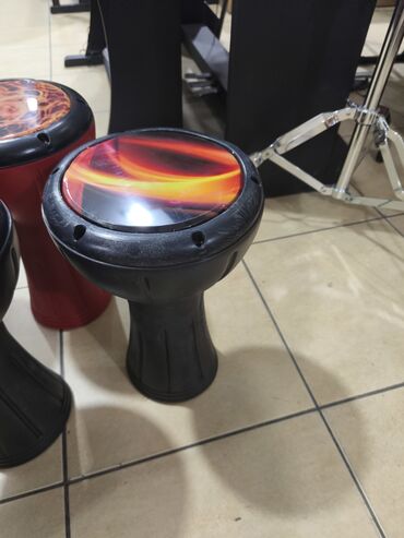Darbukalar: Zərb aləti 
Darbuka çexolu da var üstündə — 5