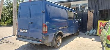 sprinter 2 2: Грузовой фургон синего цвета (цельнометаллический кузов, длинная — 6