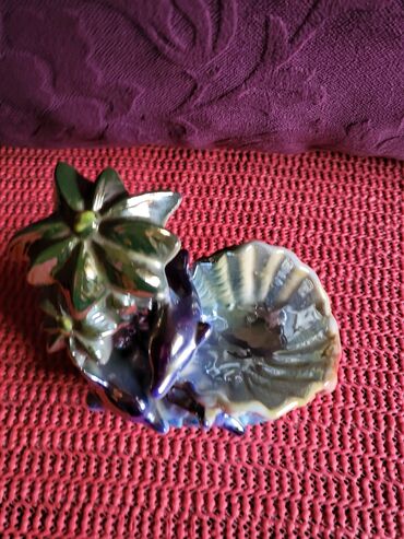 Ostali kućni dekor: Porcelanska nova figura za jaje cuvarkucu,delfini — 2