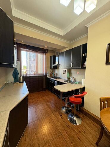 Продажа участков: 3 комнаты, 90 м², Элитка, 4 этаж, Старый ремонт