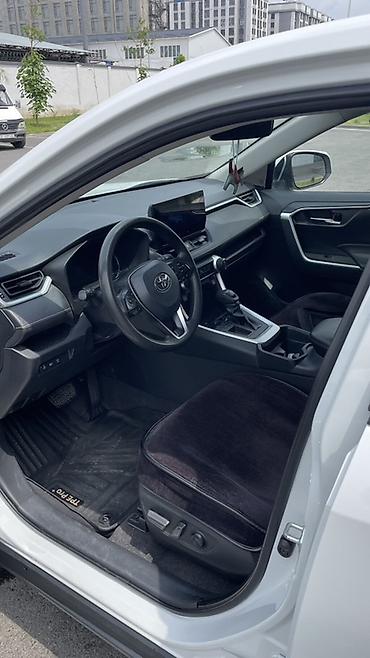 sprinter 4 4: Toyota RAV4: 2024 г., 2 л, Бензин, Кроссовер — 9
