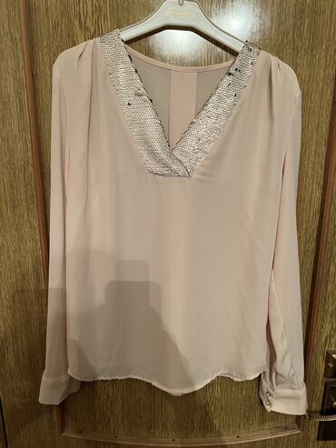 Köynək və bluzalar: Koftalar və Şalvarlar 36-38 (S/M)razmer, hər biri 5 manat Ünvan: 8-ci — 11