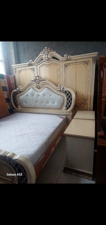 Мебель: 2 односпальные кровати, Шкаф, Трюмо, 2 тумбы, Малайзия, Б/у