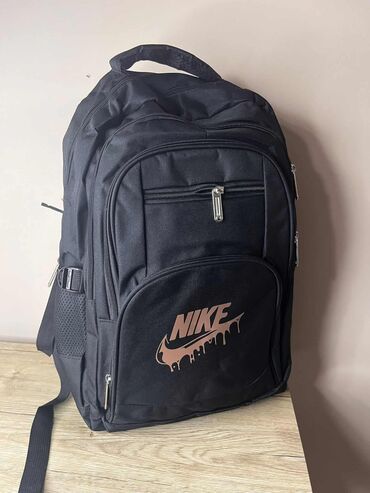 Rančevi, torbe i koferi: Muški i ženski rančevi 
Nike, Karl Lagerfeld, Adidas, Gues 
Cena +ptt — 5