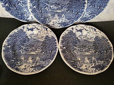 Ostali antikviteti: Engleski tanjiri Crown Ducal iz 70ih. Engleski desertni tanjiri bez — 5