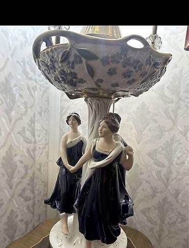 hamam dekoru: Porselen fiqurlu masa lampası - Klassik üslubda dekorativ masa — 1