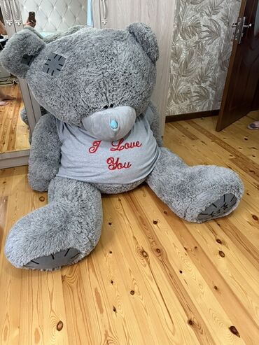 Nənnilər: Nəhəng plyuş ayı - Rəng: boz - Üzərində “I Love You” yazılı boz