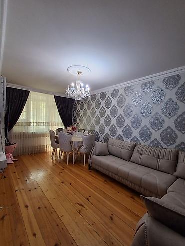 bina az gence: Kirayə verilir.işıqlı və zövqlü tərtibatlı mənzil - Geniş qonaq — 1