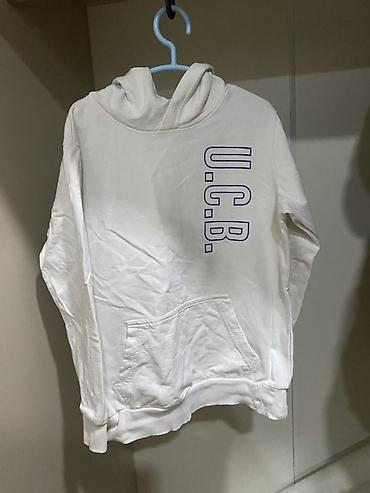 cool geyimler: UCB Benetton uşaq hudi - Rəng: ağ - Ön tərəfdə şaquli “U.C.B.” çapı — 1