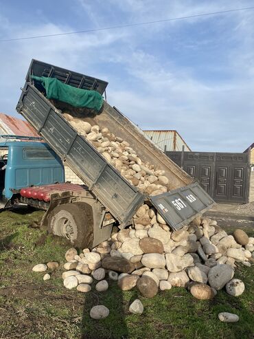 Песок: Камни 
Доставка камня по городу в течении 2 часов 
Борт 9 тон