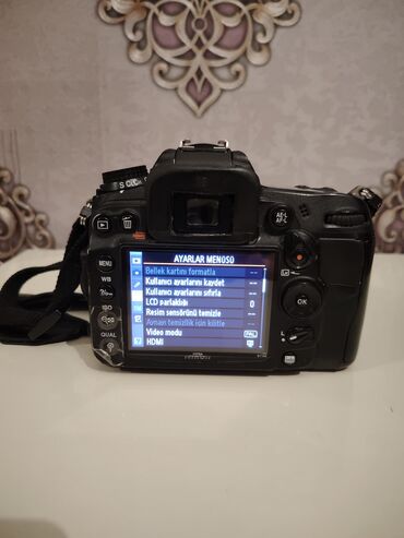 şirin su aparati: Nikon markalı qara rəngli rəqəmsal güzgülü kamera, geniş bucaqlı