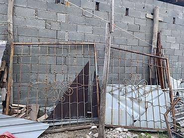 магазиг: Ворота.2 калитки ориентировочно): большие ст около 2,0–2,2 м высотой и — 2
