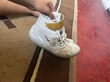 зимняя обувь мужские: Мужские кроссовки, 40, Nike, Б/у, цвет - Белый, Платная доставка, Самовывоз