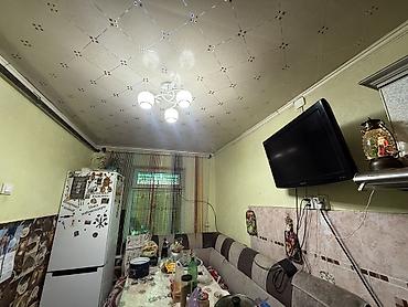 Продажа коттеджей и домов: Продаю дом с участком по ул.Куренкеева/Т.Молдо, р-н Церкви, участок — 13