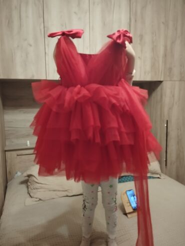 красное платье: Детское платье, цвет - Красный, Б/у
