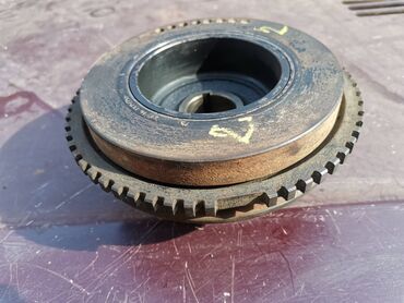 Auto delovi: Donja remenica Lada 21214i Niva br.2. Polovno, očuvano. Skinuto sa — 11