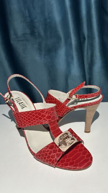 обувь женская 38: Босоножки от Итальянского бренда Alviero Martini Из натуральной кожи