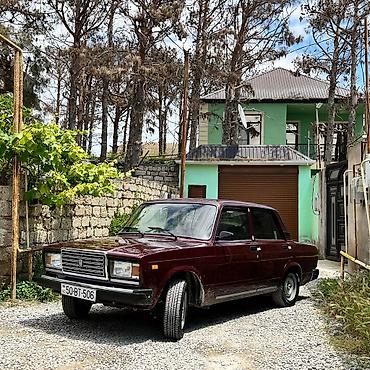 2107 panel: VAZ 2107 sedan – klassik “Jiquli”. Rəng: tünd albalı (bordo). Kuzov — 2
