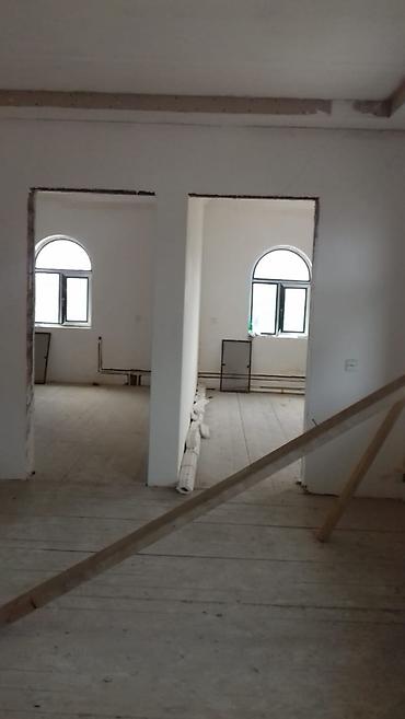 suvalanda ev: Şüvəlan qəs. 7 otaqlı, 256 kv. m, Orta təmir — 8