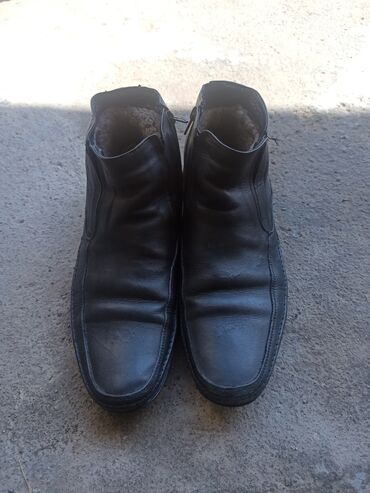 зимние обувь мужские: Туфли среднего качества, размер 41, хорошие кожаные,сама по себе