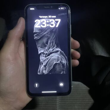чехлы iphone 13: IPhone 11, Б/у, 128 ГБ, Белый, Защитное стекло, Чехол, 75 %
