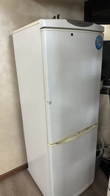 холодильник indezit: Холодильник LG, Б/у, Двухкамерный, 60 * 180 * 60