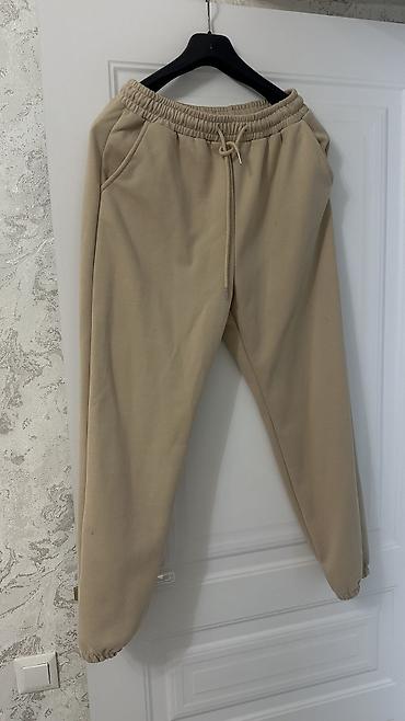 Брючные костюмы: Женская одежда, покупала в Дубаи/Италии, размер s/m/L до 42-44. Вся — 33