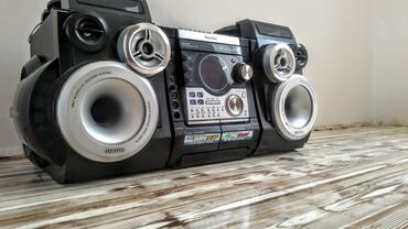 Musiqi mərkəzləri: 3800 w Güclü səs sistemi 2 Basoviki 2 Səs Kalonkaları var — 1