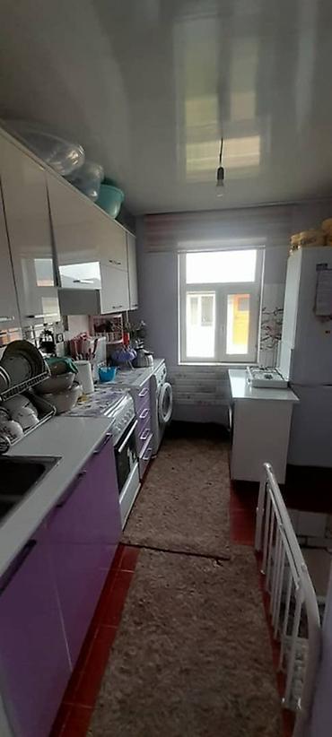 Продажа полдома: Нарын шаарынын РТС аймагынан баардык шарты менен үй сатылат! Адрес — 10