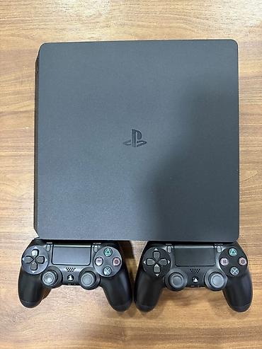 Sony PlayStation 4 Slim oyun konsolu + 2 ədəd DualShock 4 oyun pultu