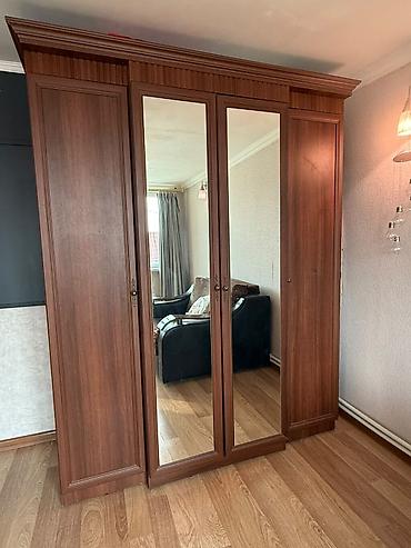 raskladuşka satışı: Dolab satılır 200₼. Əla vəziyyətdədir. Ölçü: hündürlük 2.10 eni 1.65 — 1