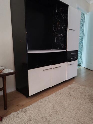 Qonaq otağı dəstləri: İşlənmiş, TV stend