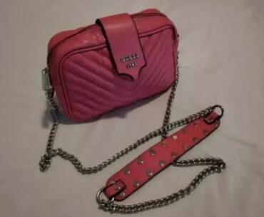 torbe zenske carpisa: Shoulder bag, Guess, Material: Poliuretan